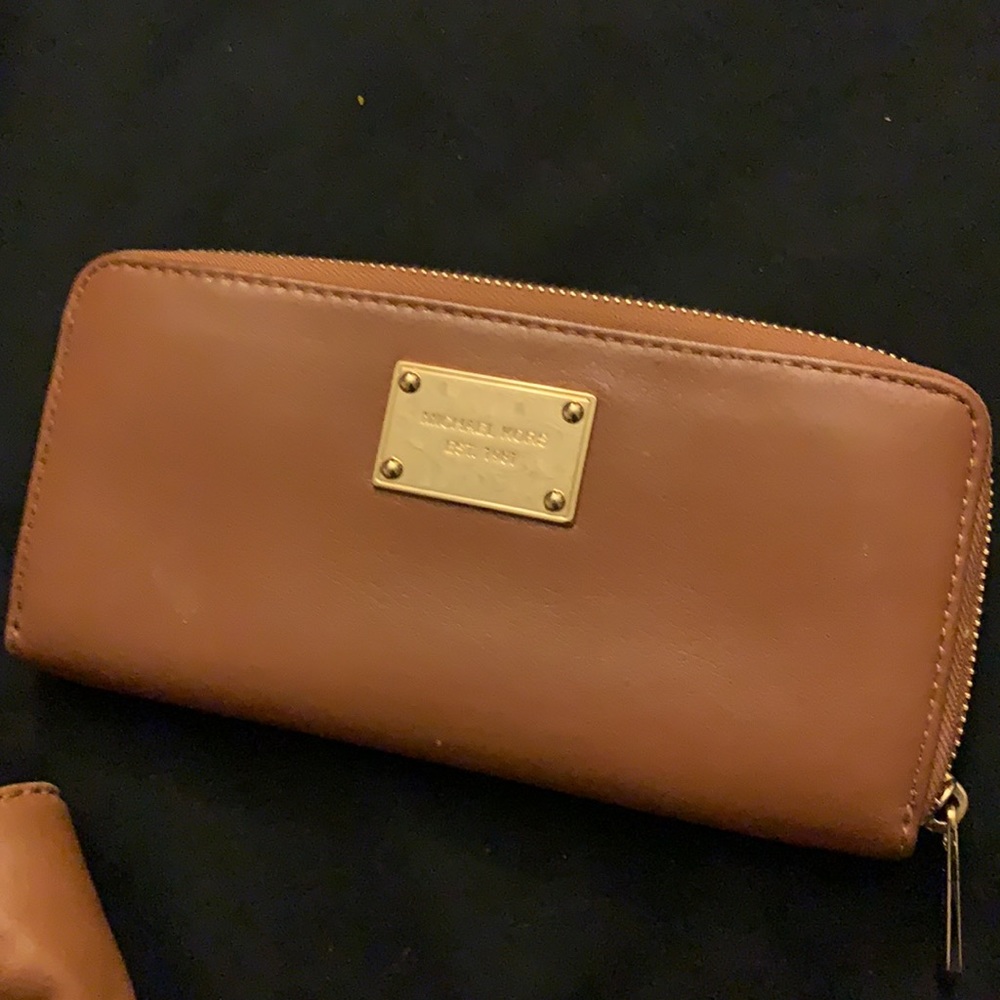 Michael Kors - tan leather bag and wallet set - Picture 5 of 9